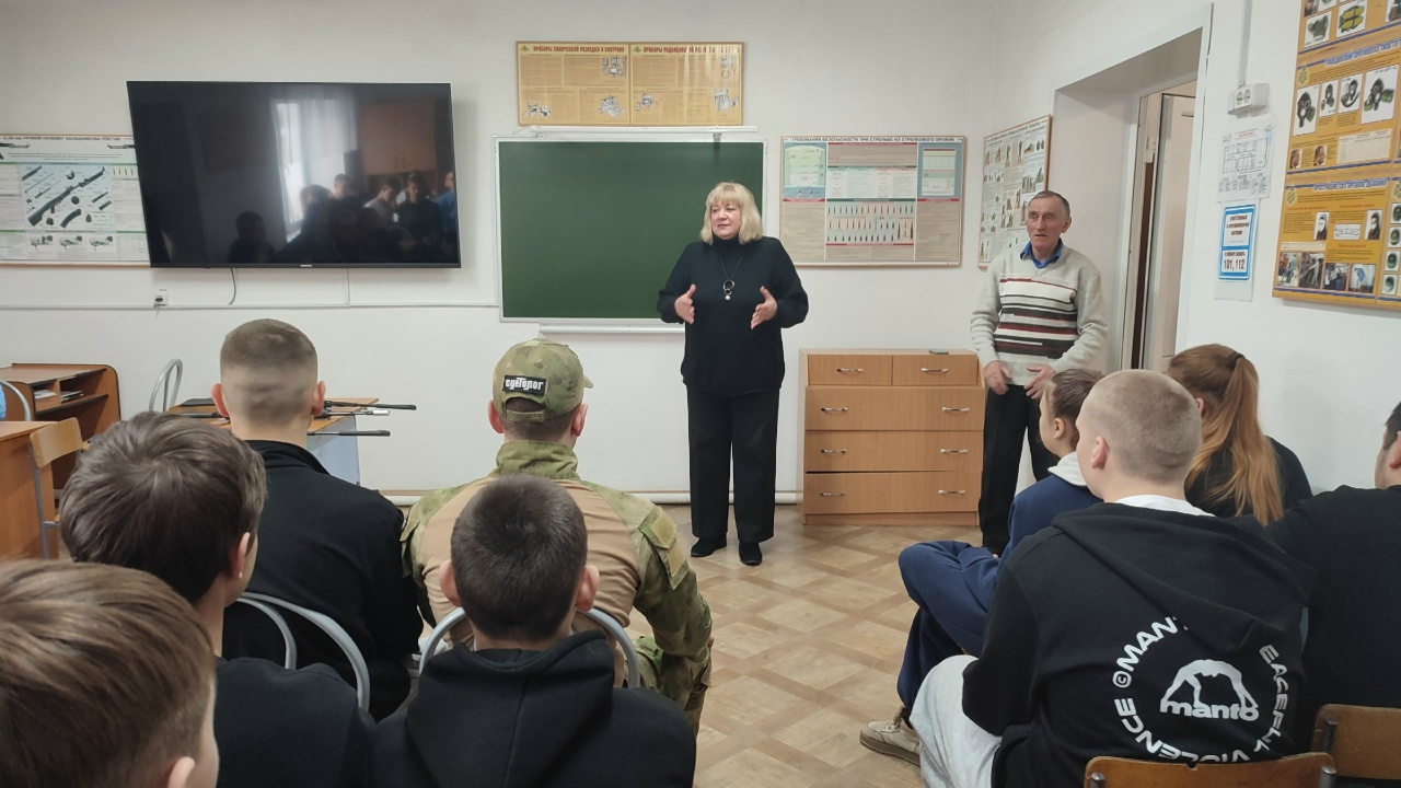 Стрельба в лазерном тире.